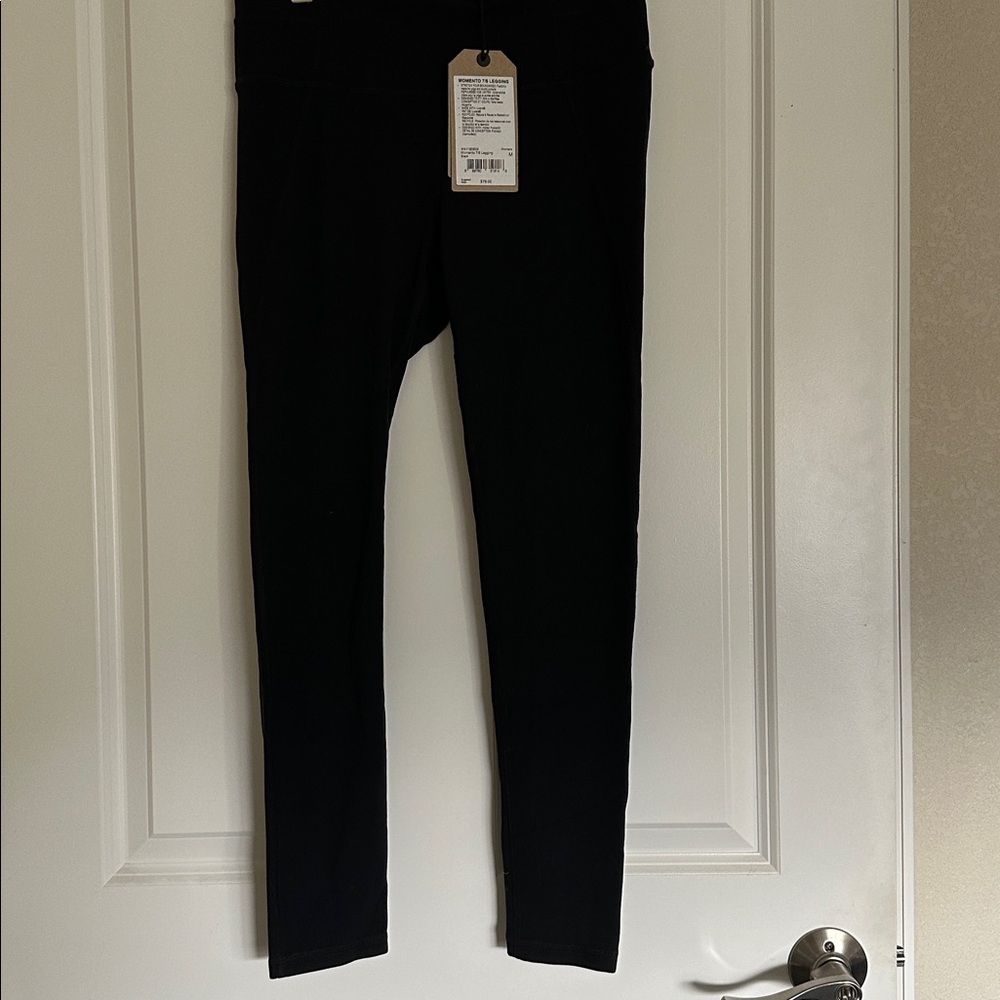Prana Black Momento  size M , 7/8 leggings NWT, perfect for workouts